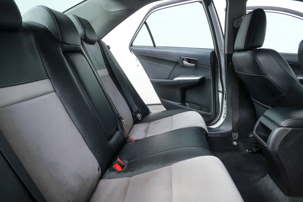 Used 2014 Toyota Camry SE w/ Leather Package image 18