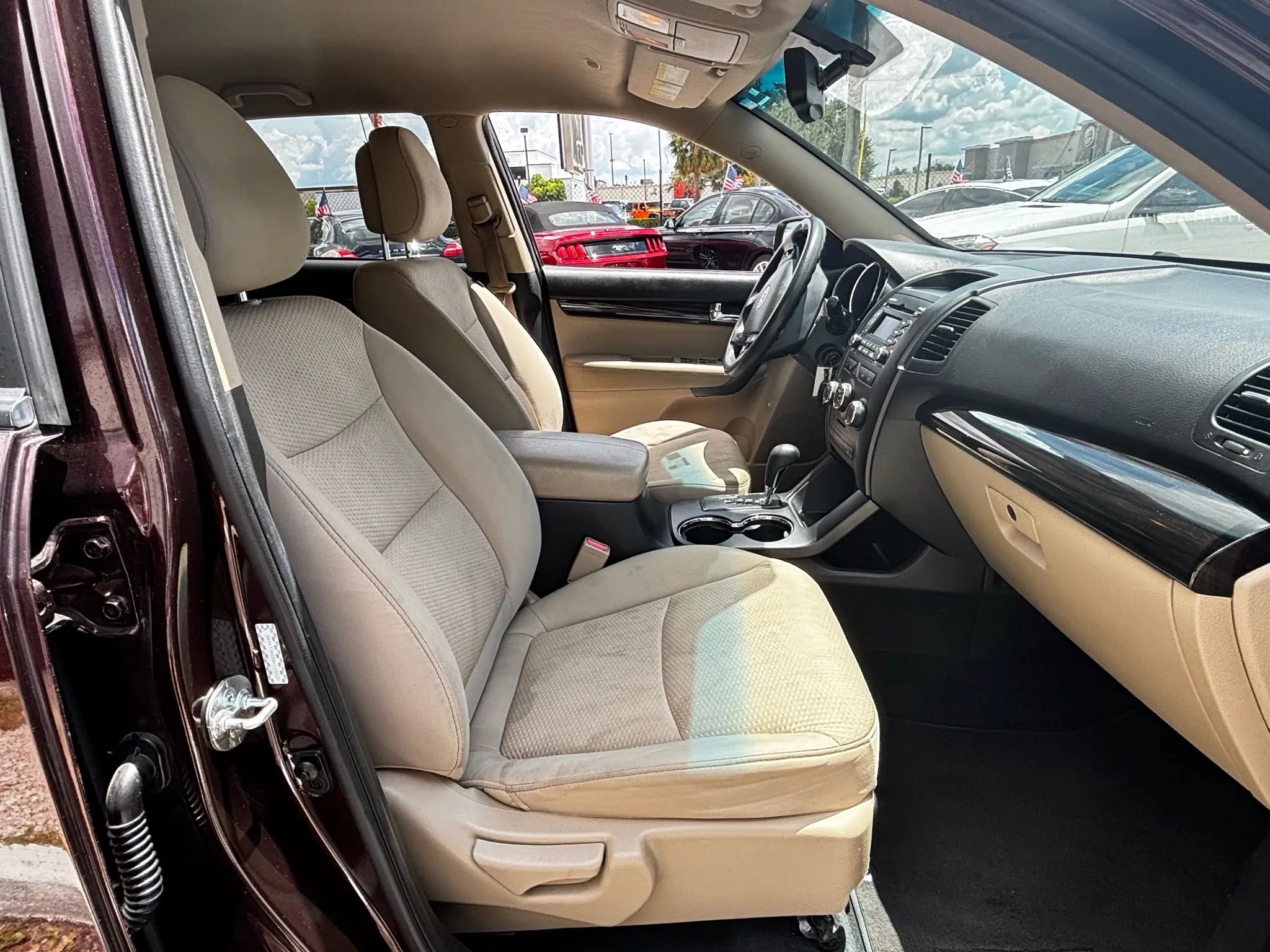 Used 2011 Kia Sorento LX w/ Convenience Pkg image 11