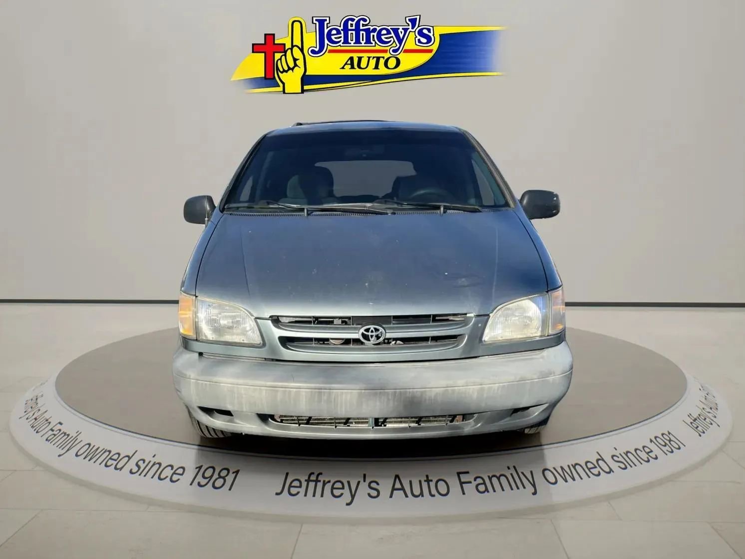Used 2000 Toyota Sienna LE FWD image 9