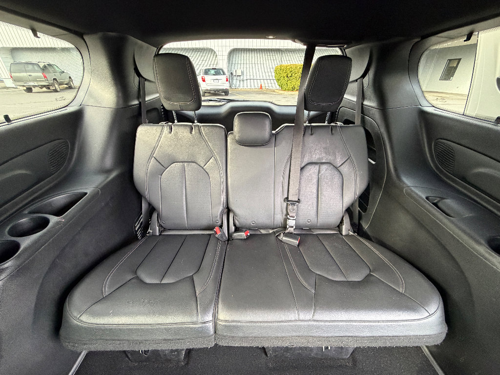 Used 2020 Chrysler Pacifica Touring-L w/ Advanced Safetytec Group image 5