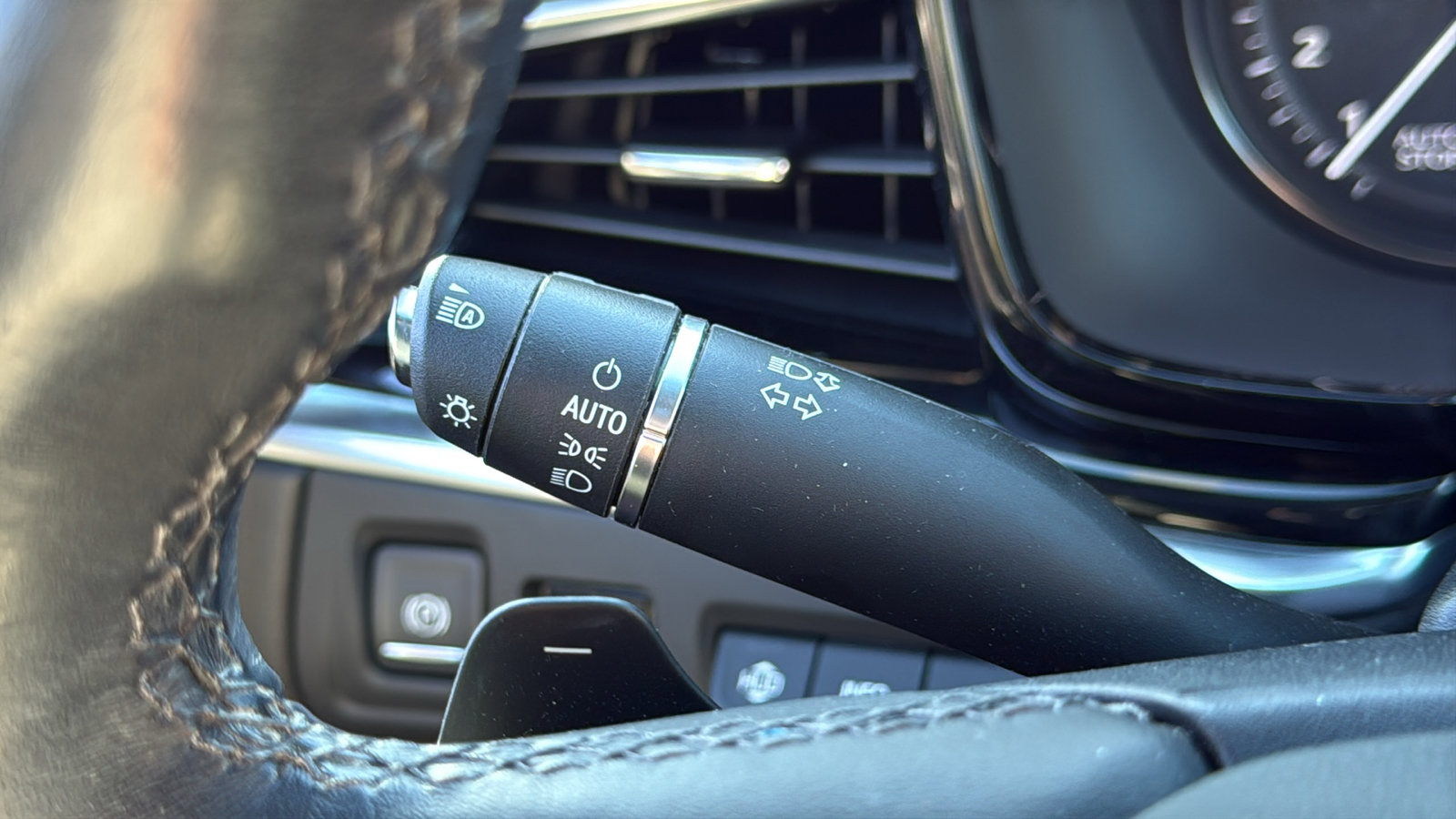 Used 2022 Cadillac XT6 Premium Luxury w/ Technology Package image 15