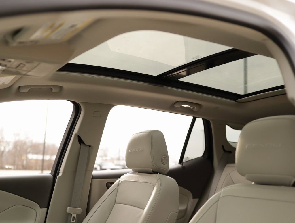 Used 2021 GMC Terrain Denali w/ Denali Premium Package image 24