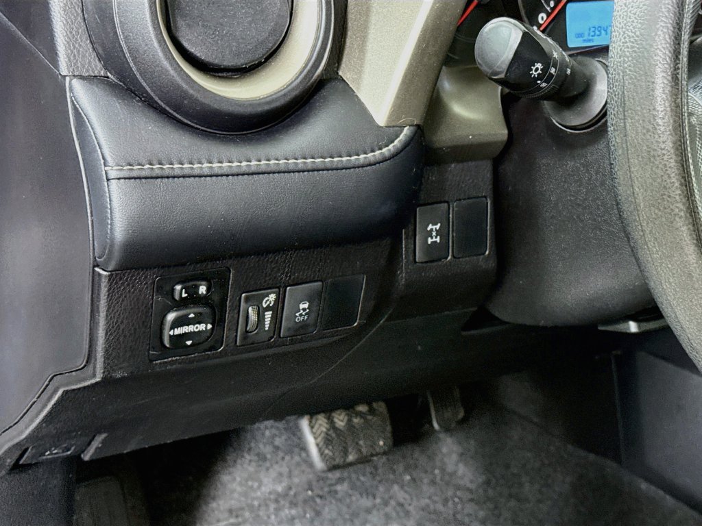 Used 2015 Toyota RAV4 XLE AWD/4WD image 19