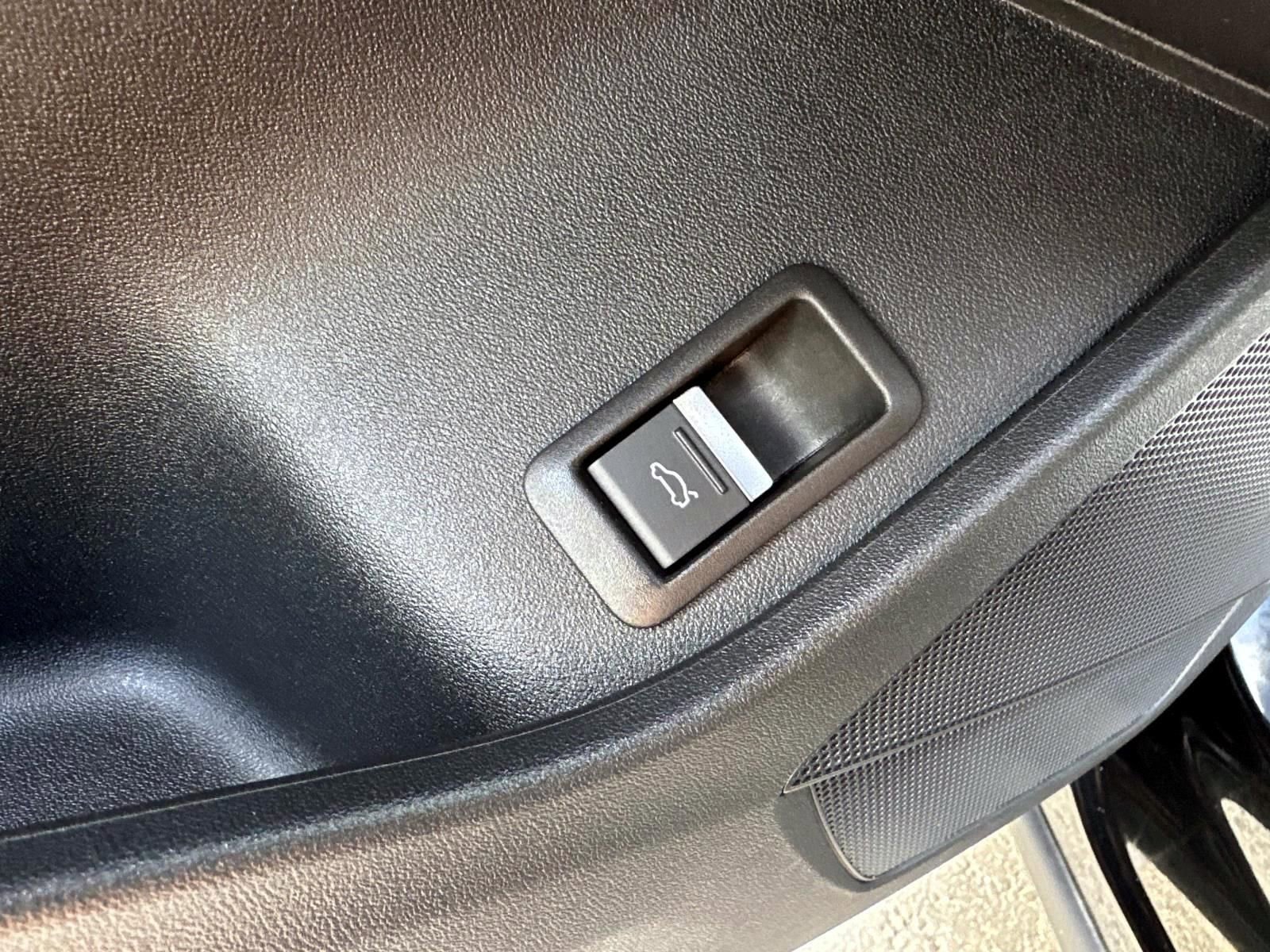 Used 2023 Audi Q4 e-tron Premium Plus w/ Premium Plus image 12