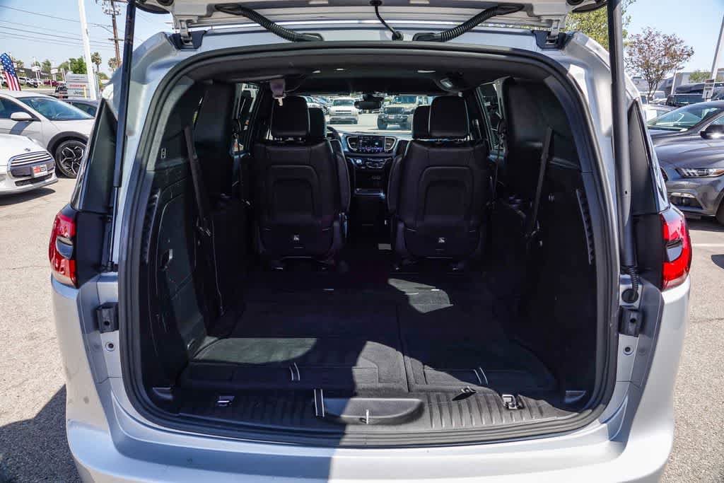 Used 2022 Chrysler Pacifica Touring-L w/ S Appearance Package FWD image 25