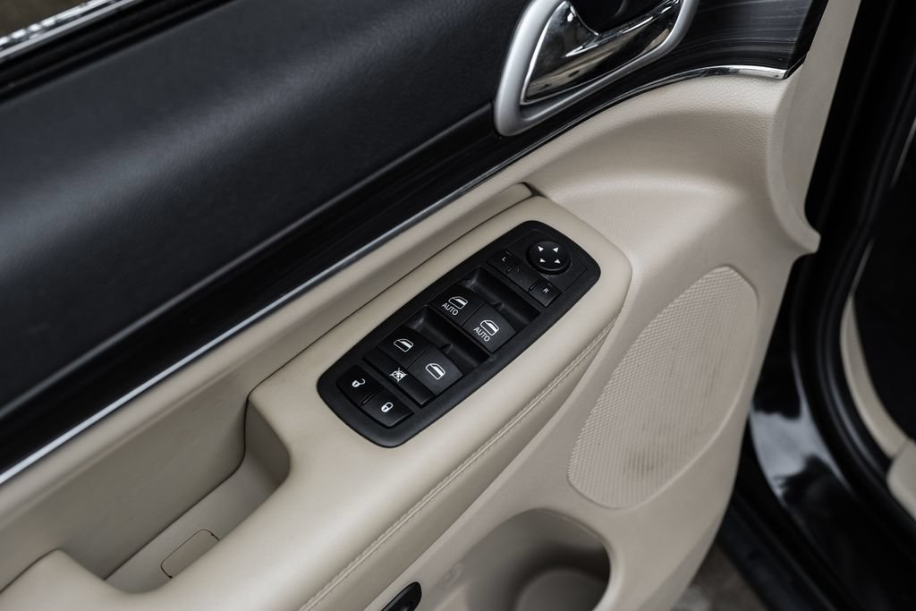 Used 2022 Jeep Grand Cherokee Limited w/ Tech Group RWD image 52