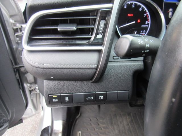 Used 2018 Toyota Camry SE image 14