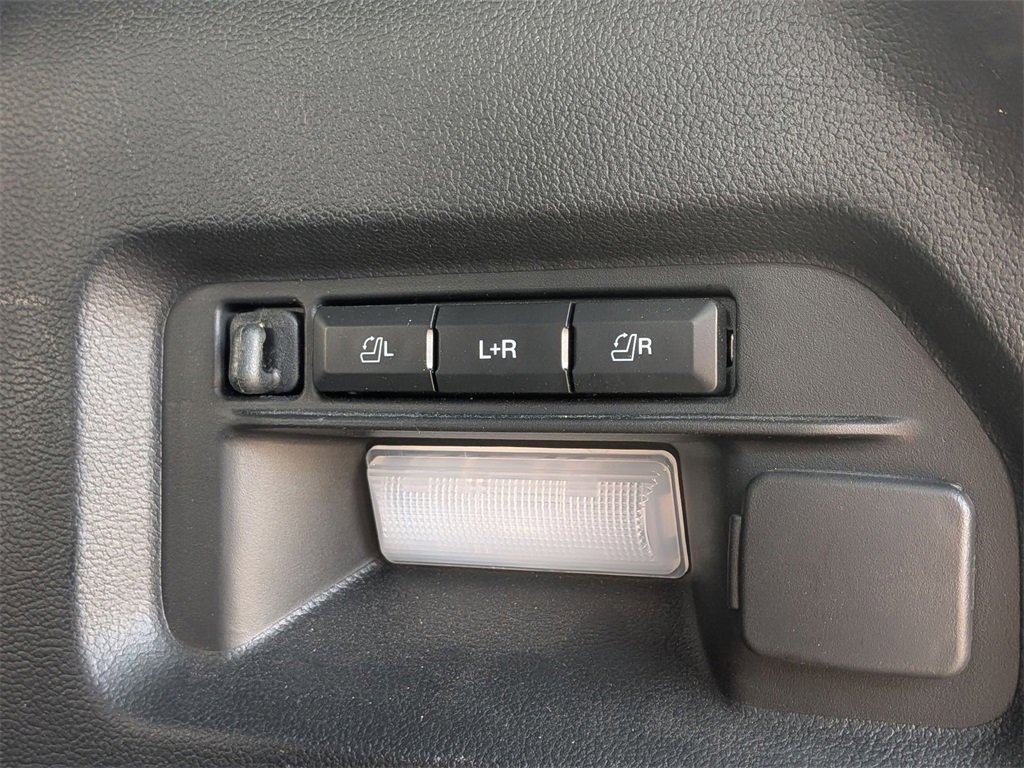 Used 2022 Ford Explorer Limited w/ Equipment Group 301A image 7