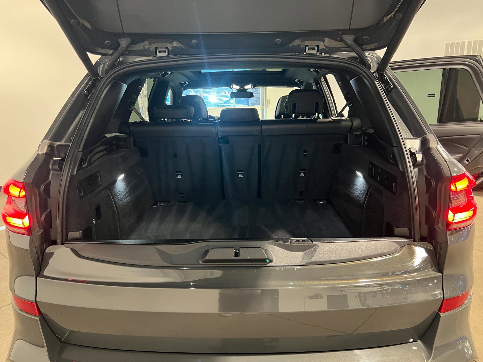 Used 2023 BMW X5 M50i w/ Executive Package image 36