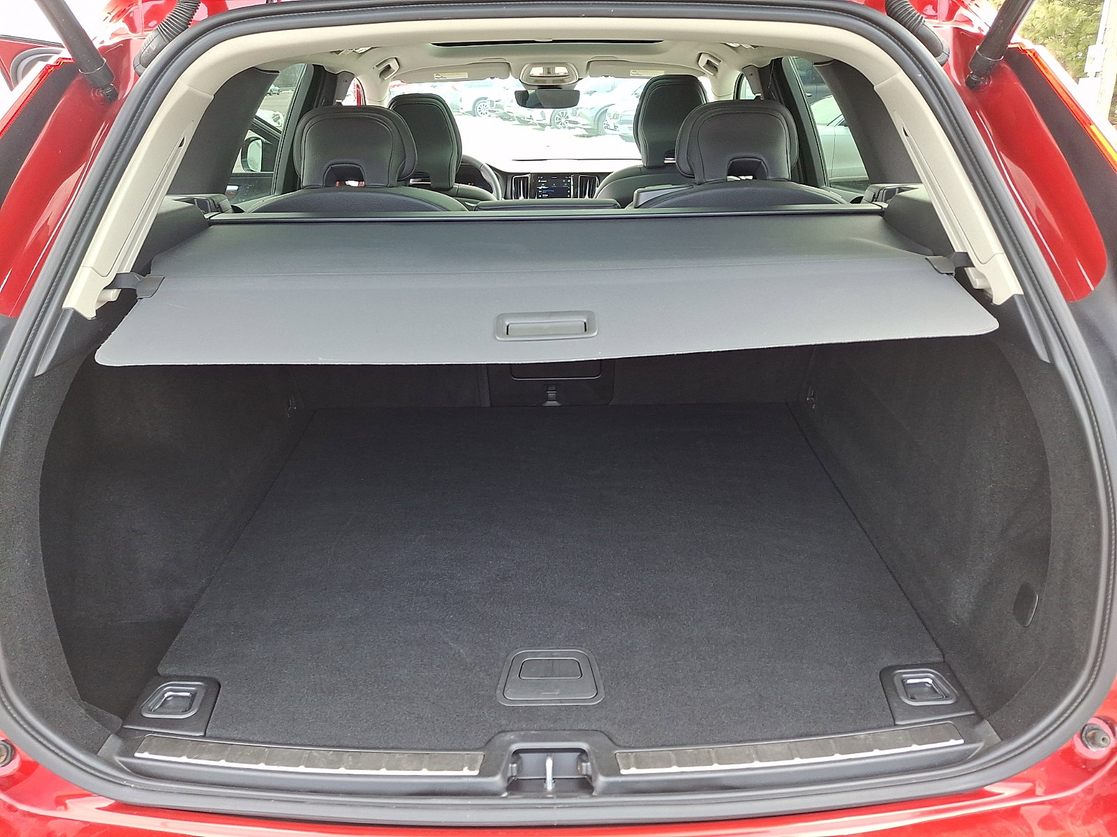 Certified 2023 Volvo XC60 B5 Plus w/ Climate Package image 28