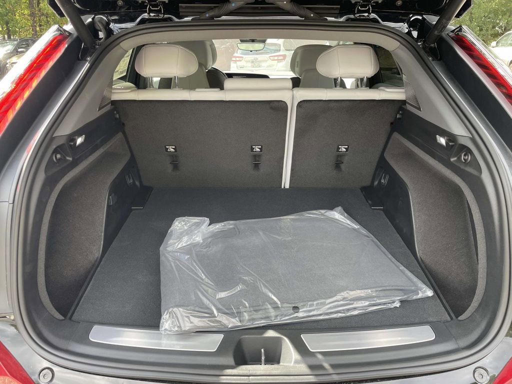 New 2025 Cadillac Optiq Sport 1 w/ LPO, ONYX Package image 10