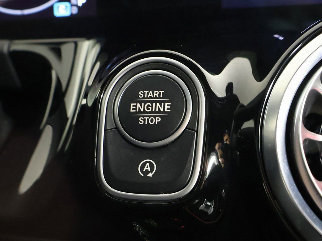 Used 2025 Mercedes-Benz GLA 250 4MATIC image 43