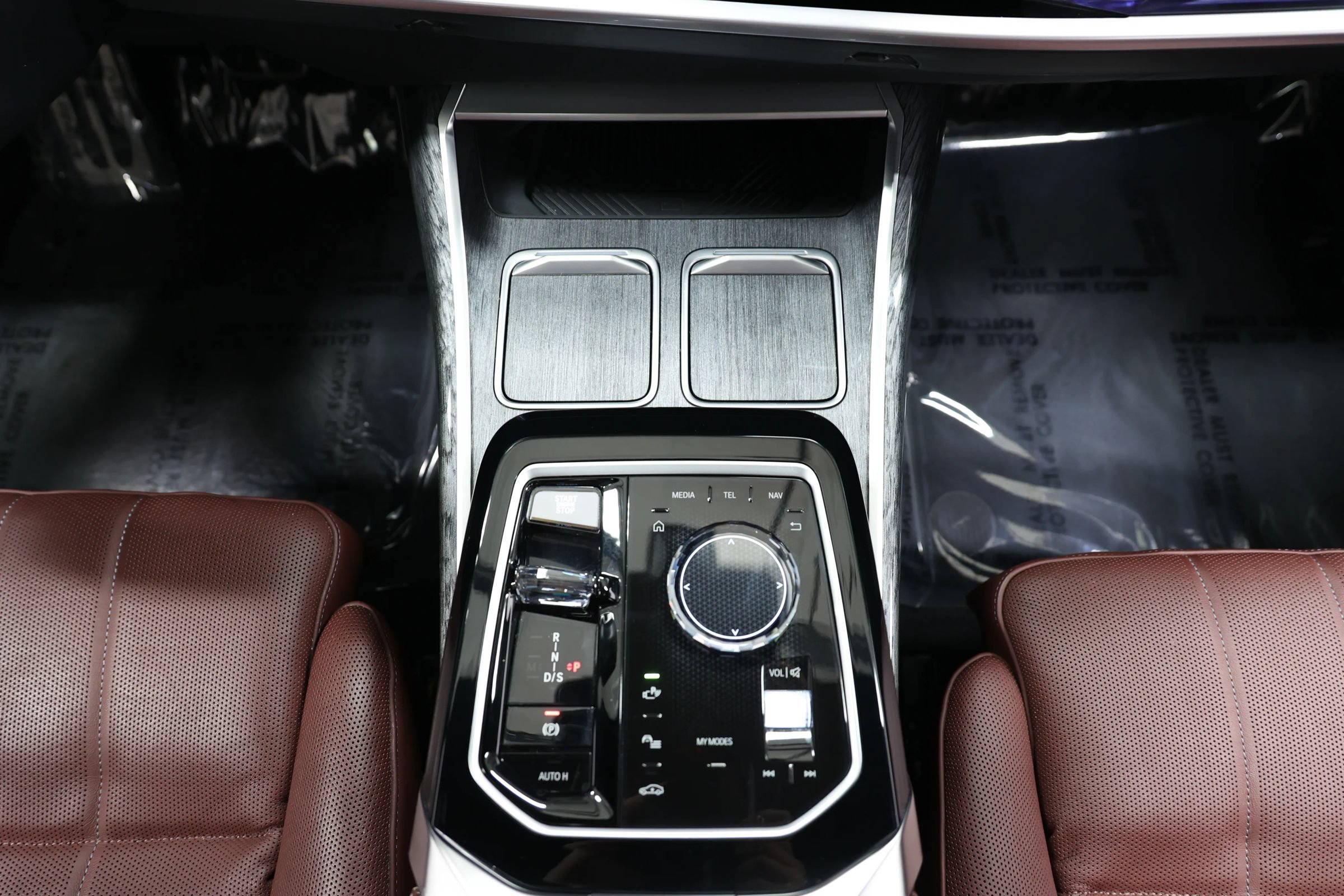 Used 2023 BMW 740i w/ Parking Assistance Package RWD image 36