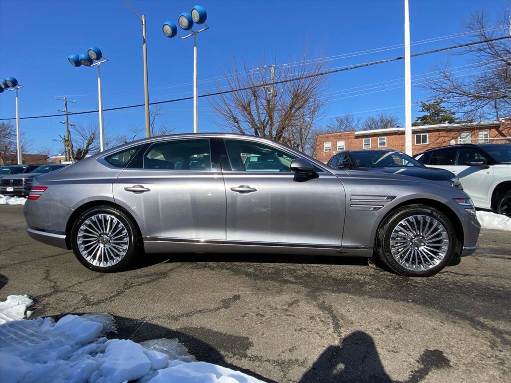 Used 2023 Genesis G80 image 2