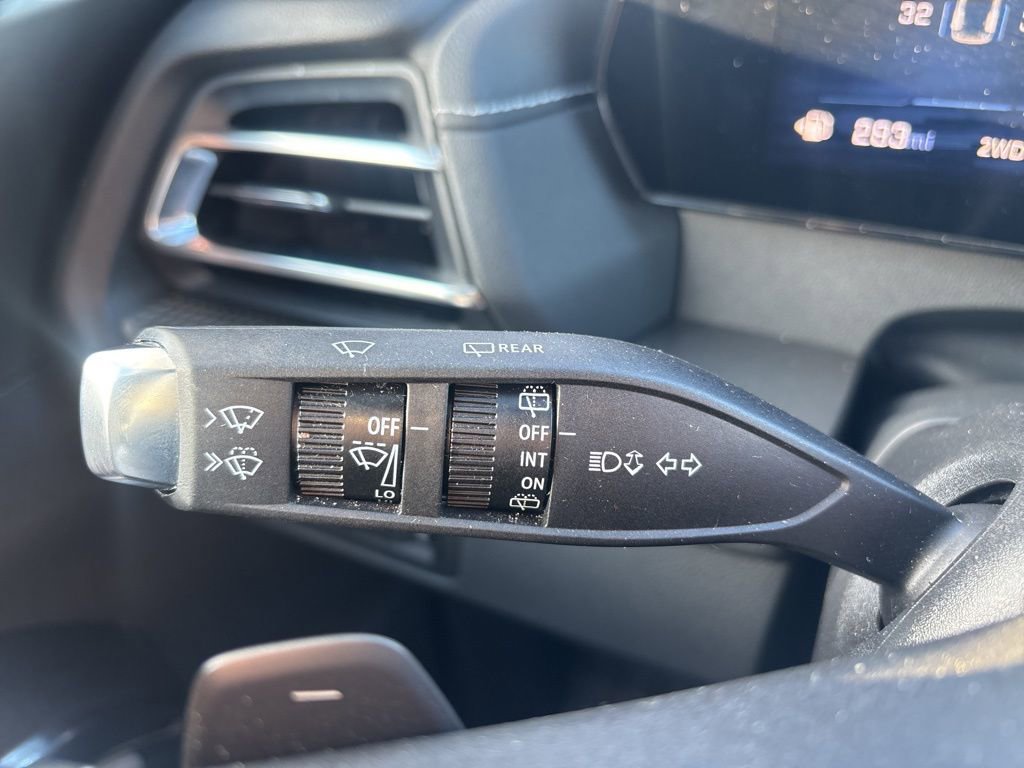 Used 2025 Chevrolet Traverse LT image 22