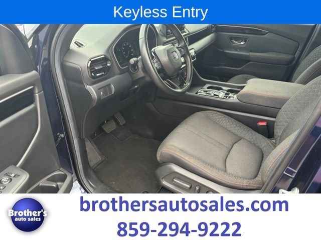 Used 2025 Honda Pilot Sport image 16