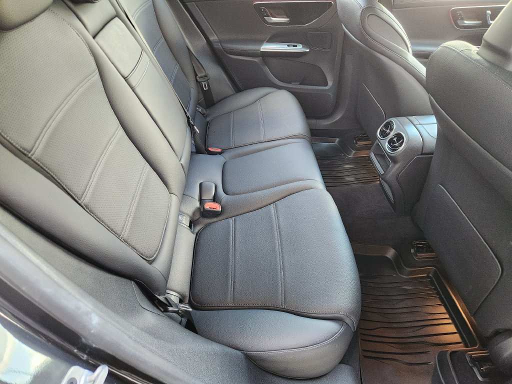 Used 2024 Mercedes-Benz GLC 300 4MATIC image 30