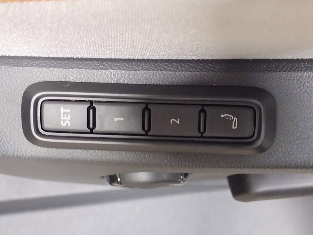 New 2025 Volkswagen ID. Buzz 1st Edition image 23