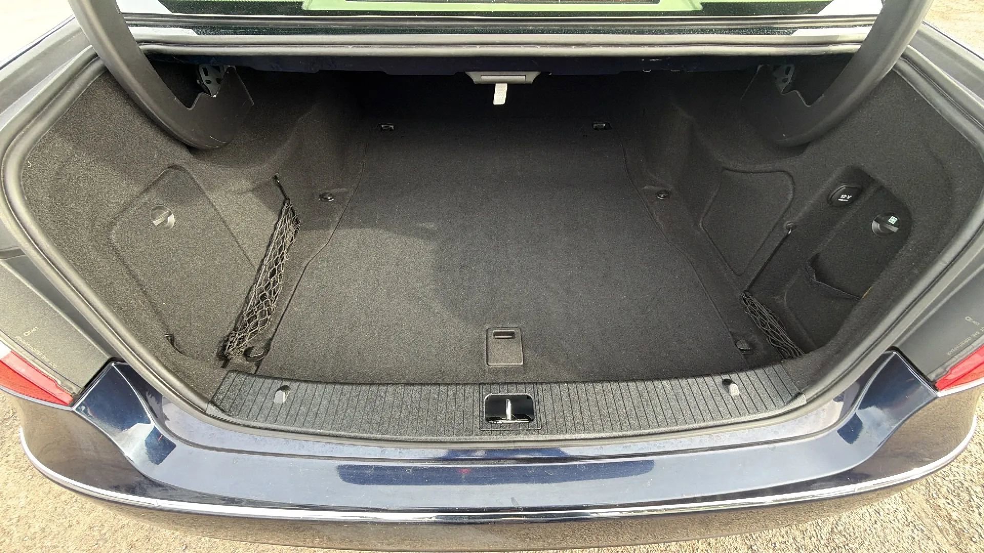 Used 2010 Mercedes-Benz E 350 4MATIC Sedan image 14