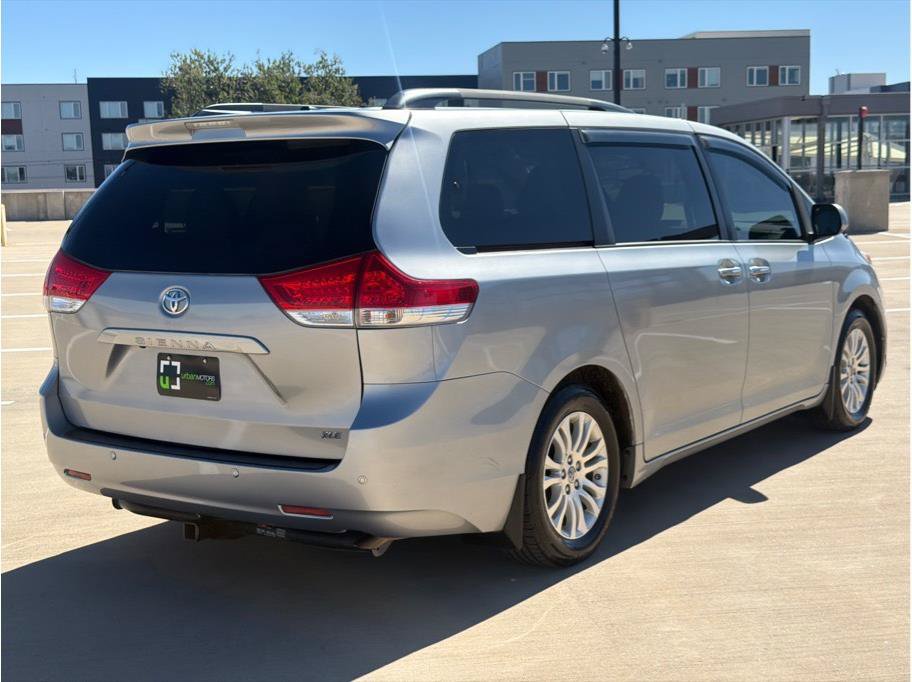 Used 2014 Toyota Sienna XLE FWD image 11