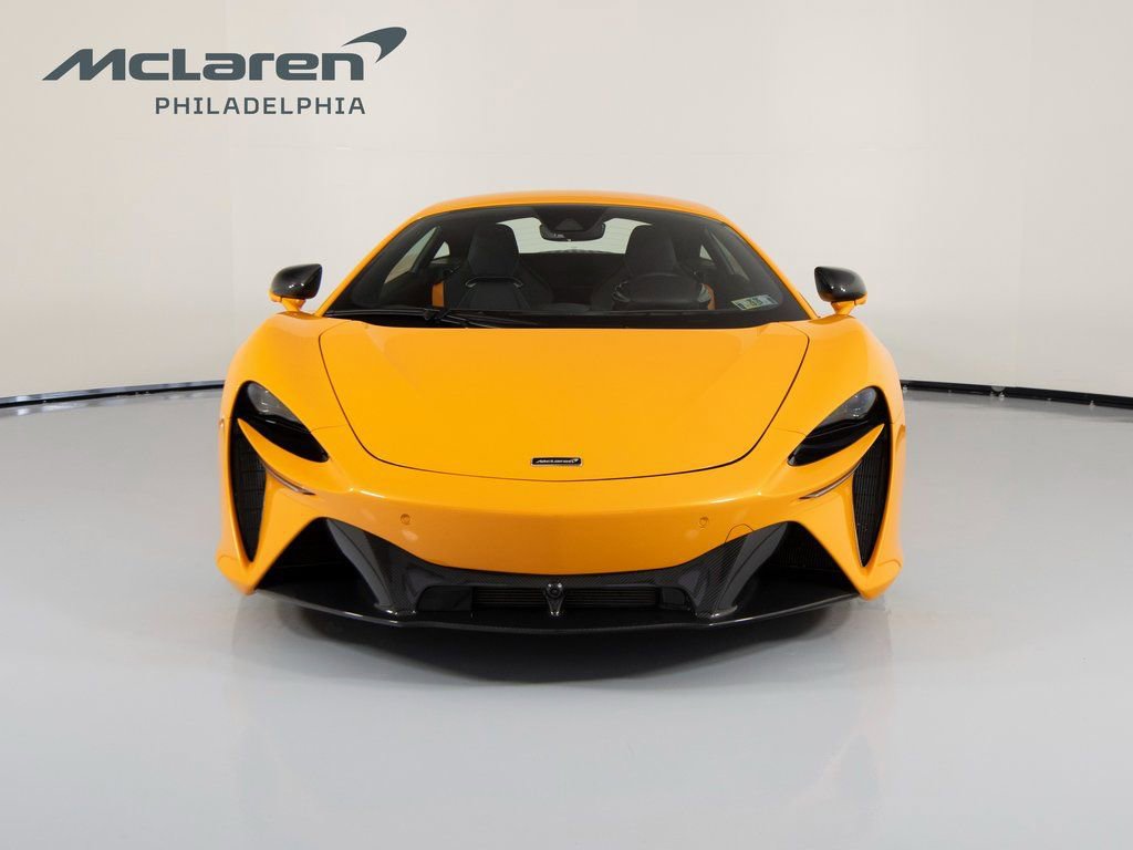 Used 2023 McLaren Artura video 2