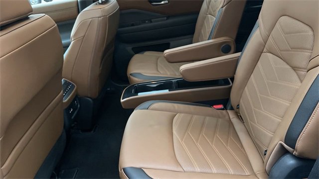 Used 2025 Nissan Pathfinder Platinum image 23