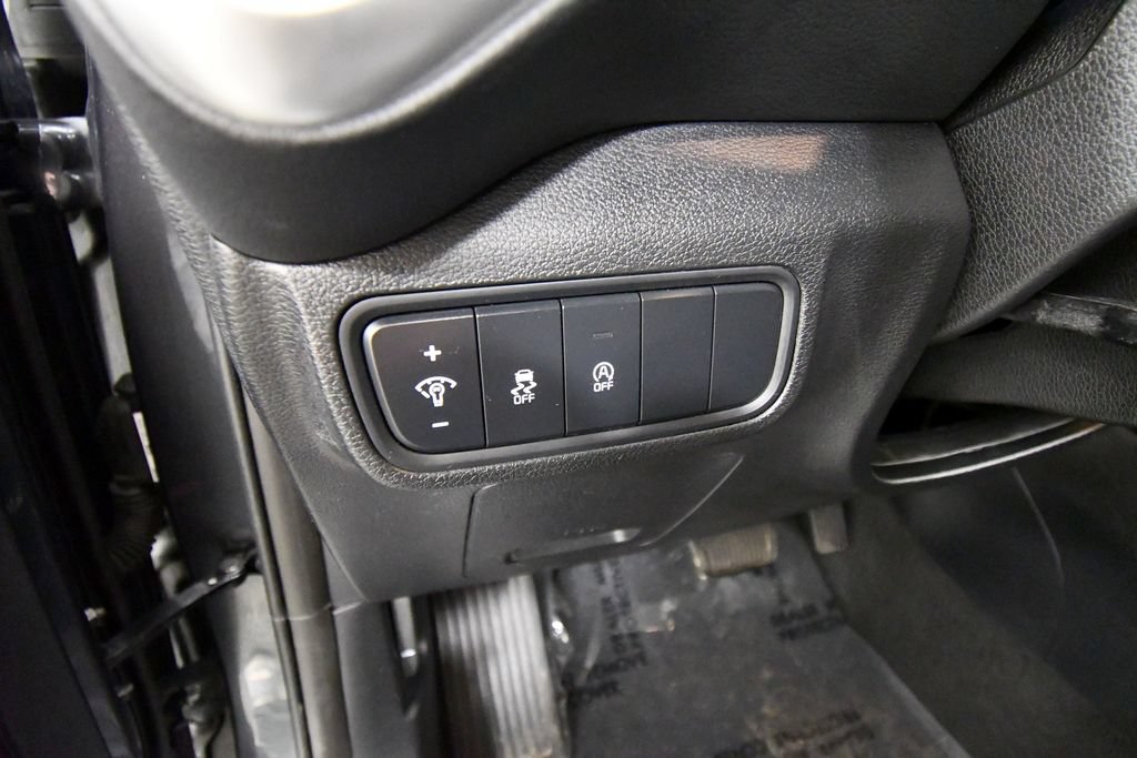 Certified 2025 Kia Soul LX FWD image 18