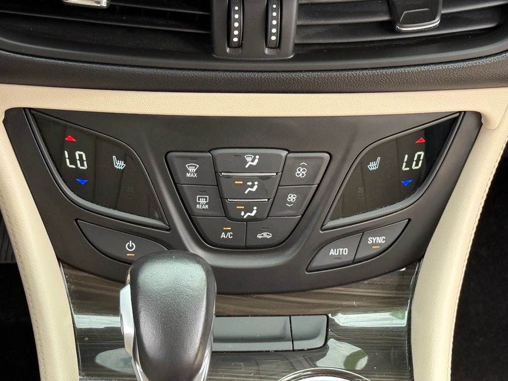 Used 2020 Buick Envision Essence FWD image 21