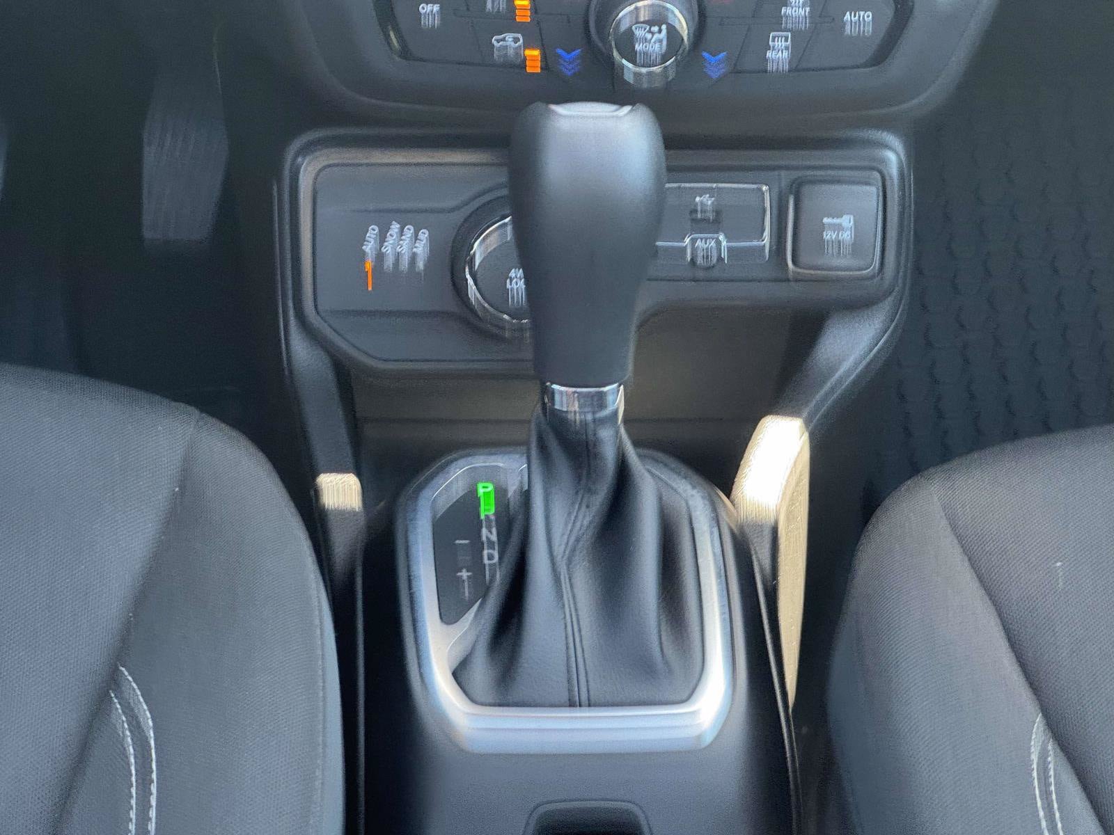 Certified 2023 Jeep Renegade Latitude w/ Sun/Sound Group AWD/4WD image 27