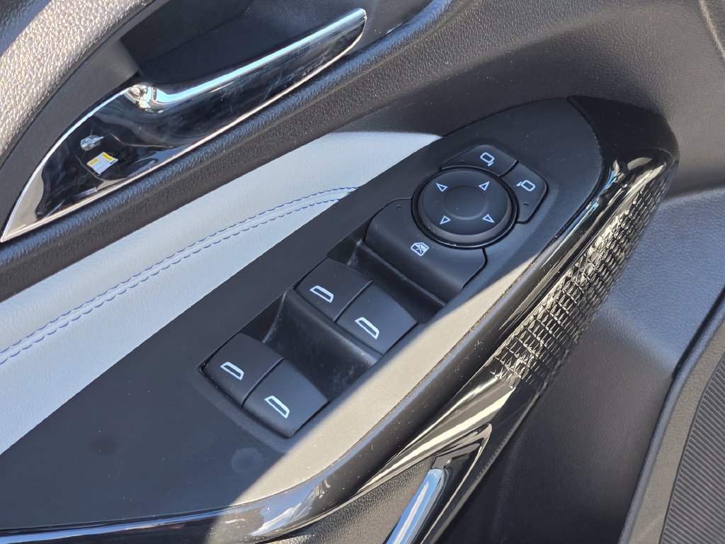 Used 2025 Chevrolet Trax LT FWD image 29