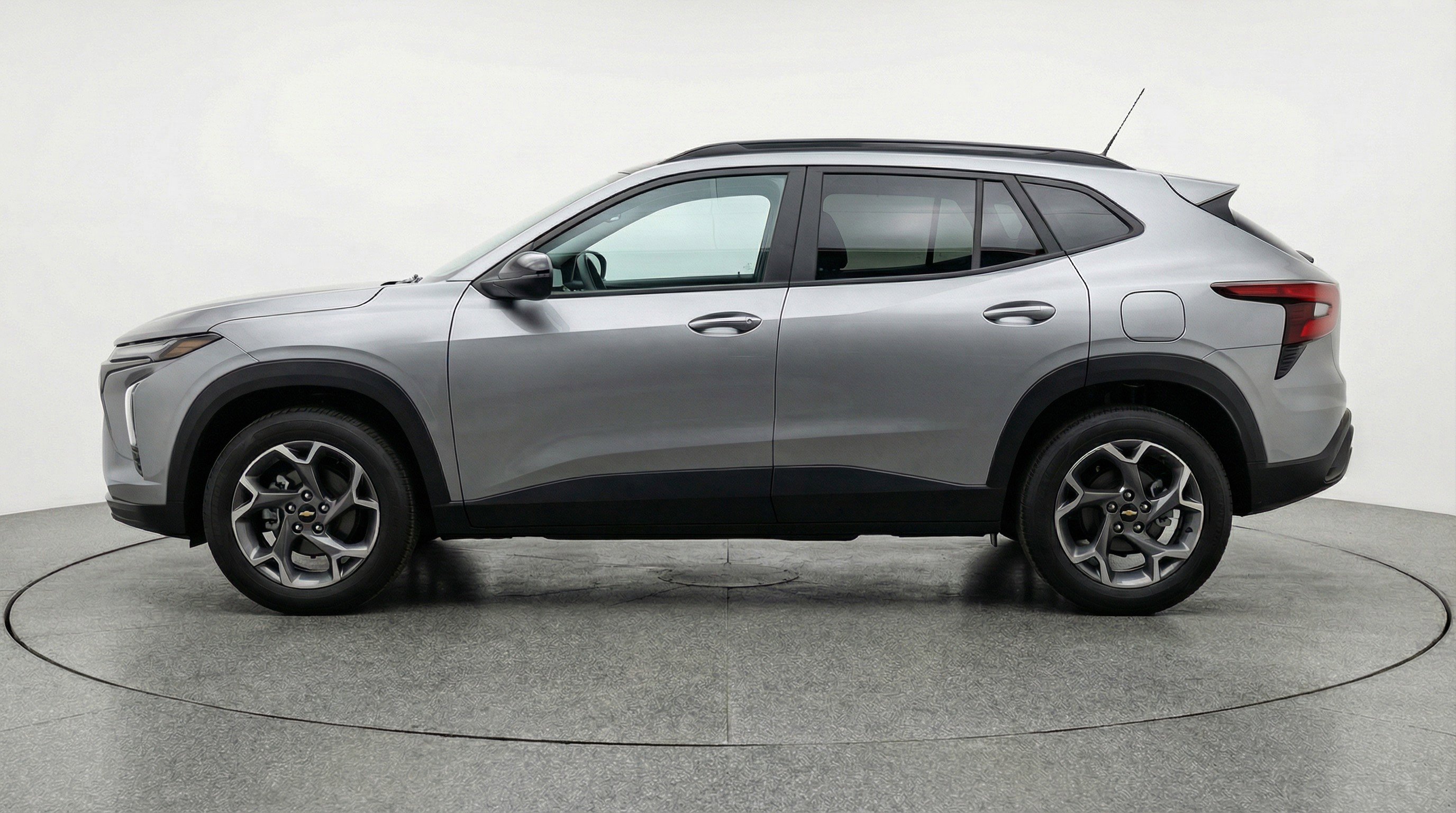 Used 2025 Chevrolet Trax LT w/ LT Convenience Package FWD image 5