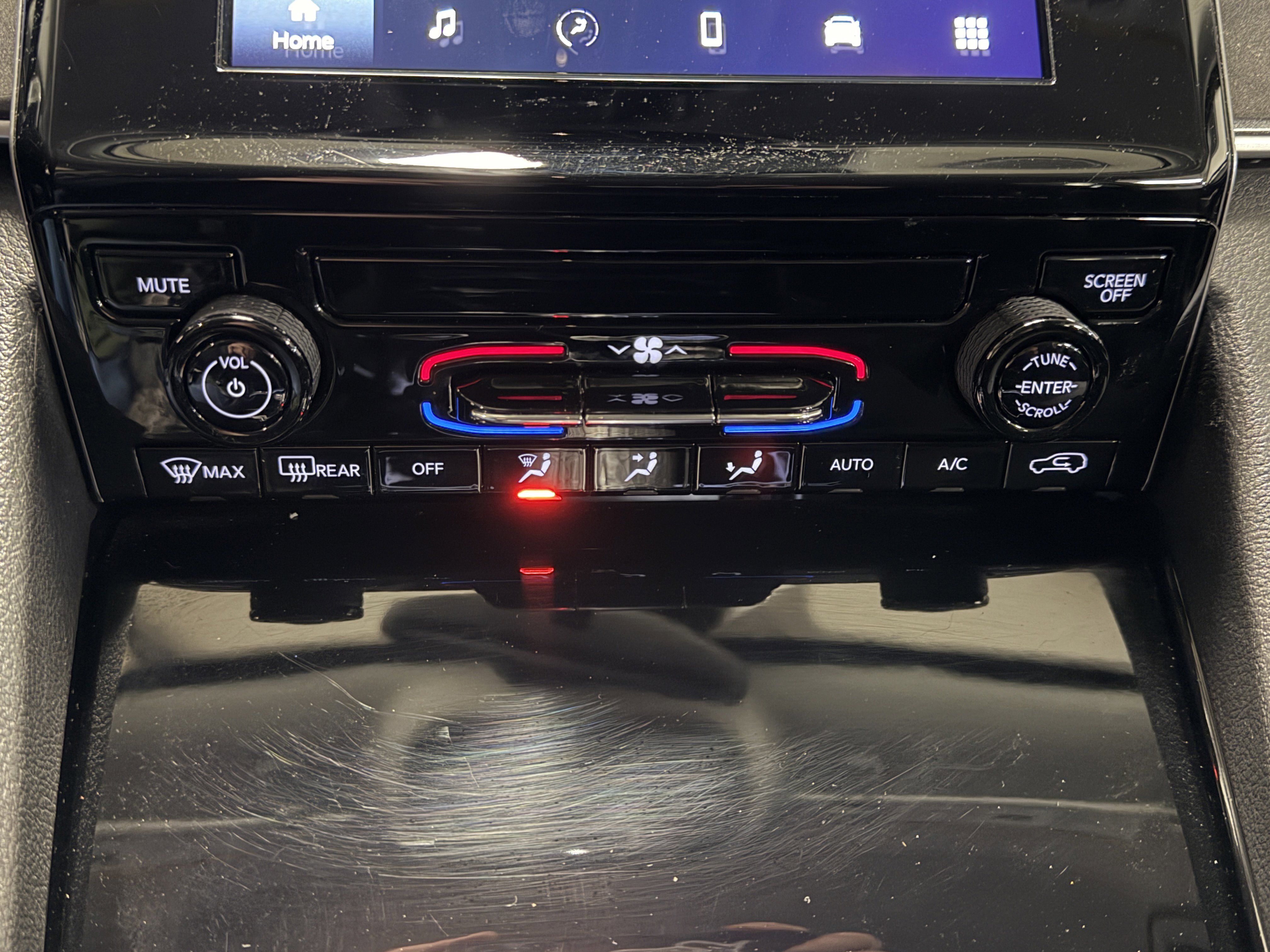 Used 2023 Jeep Grand Cherokee Laredo image 12