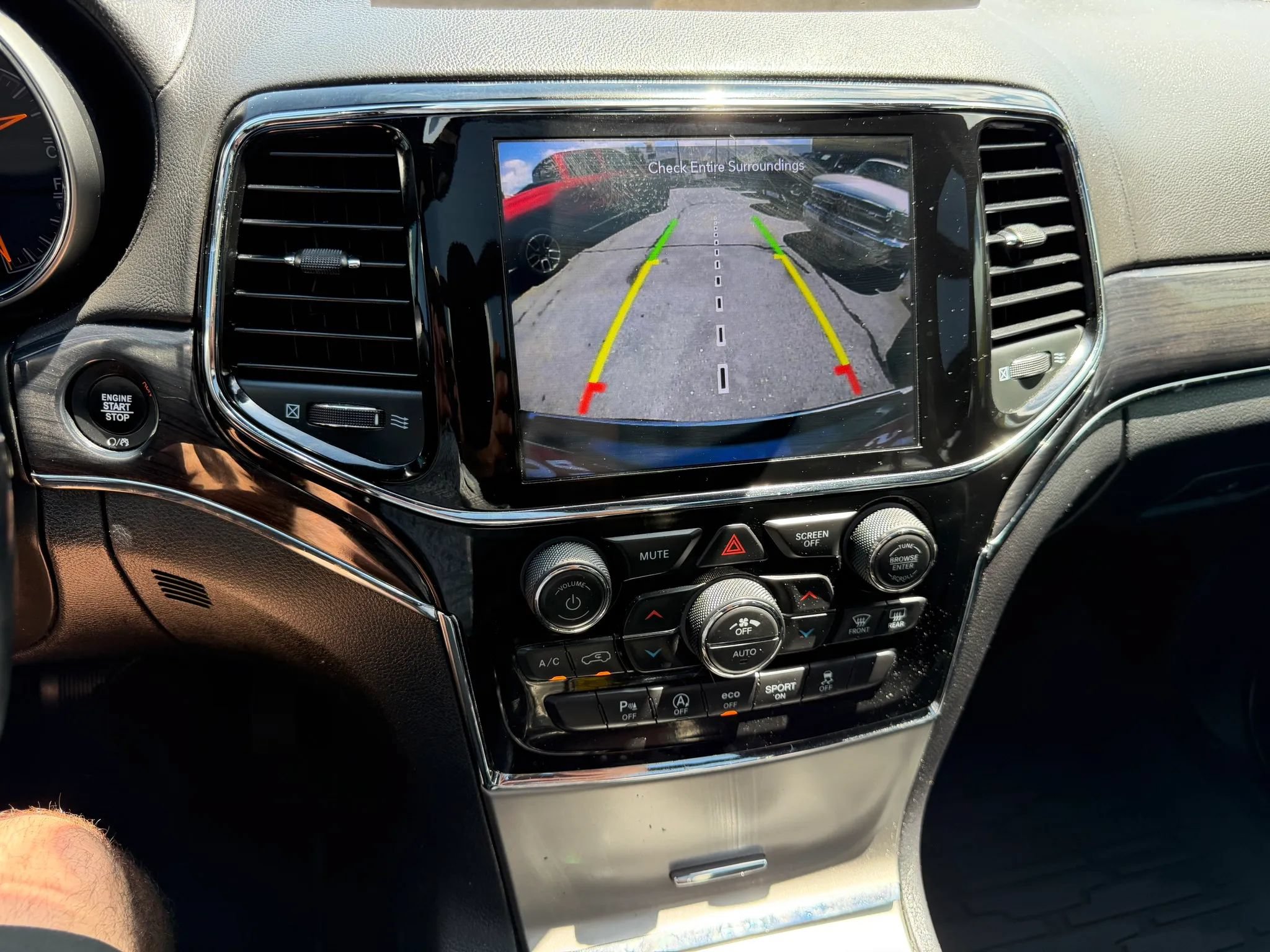 Used 2020 Jeep Grand Cherokee Overland AWD/4WD image 14