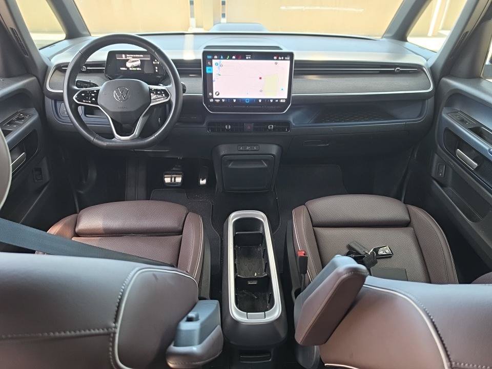 Used 2025 Volkswagen ID. Buzz Pro S Plus RWD image 14