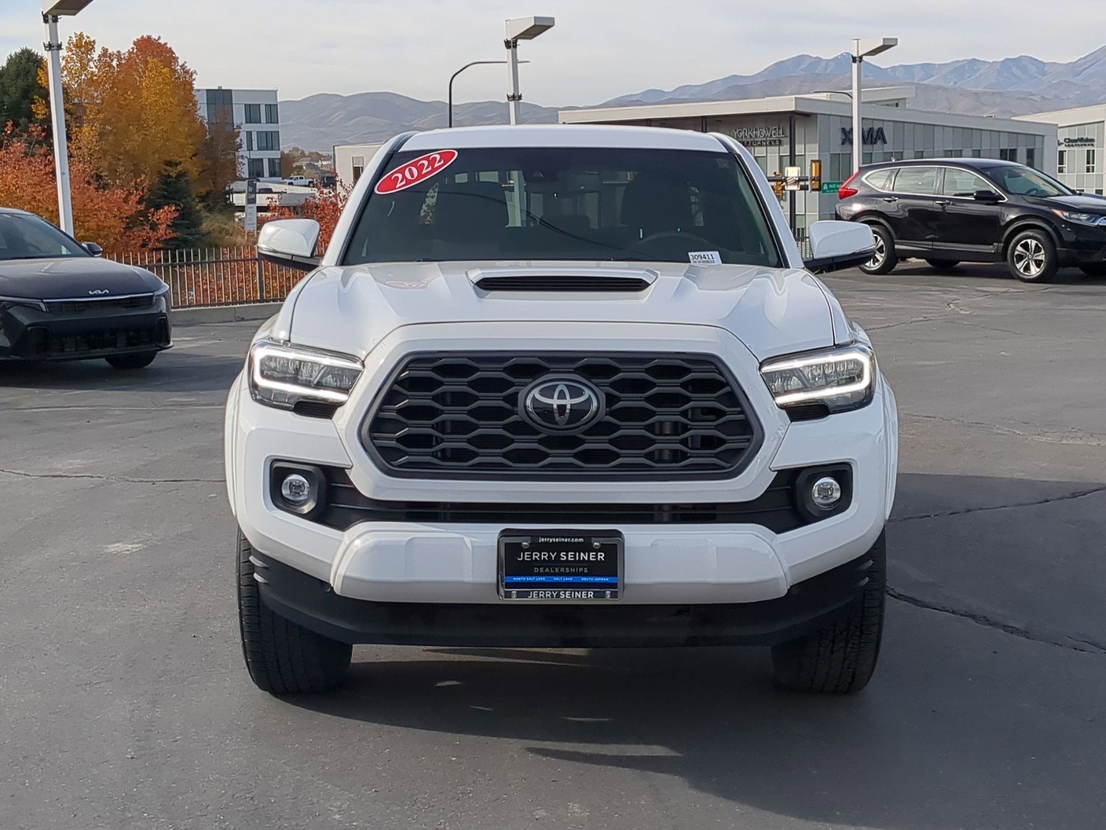 Used 2022 Toyota Tacoma TRD Sport image 9