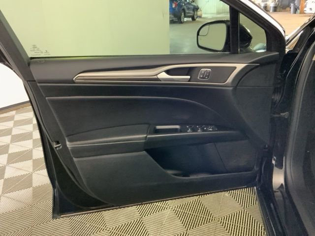 Used 2017 Ford Fusion SE w/ Equipment Group 202A FWD image 17