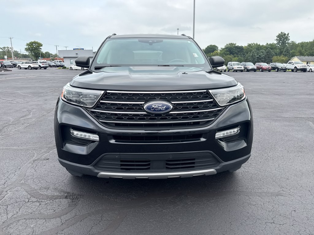 Used 2024 Ford Explorer XLT w/ Equipment Group 202A AWD/4WD image 3