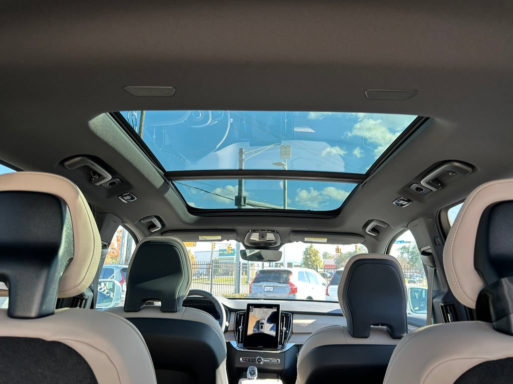 New 2026 Volvo XC90 B6 Plus w/ Protection Package AWD/4WD image 19