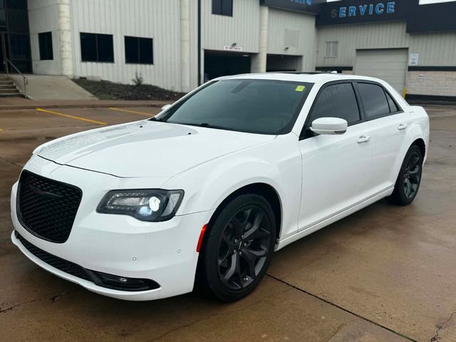 Used 2022 Chrysler 300 S RWD image 2