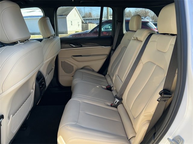 Used 2024 Jeep Grand Cherokee Limited image 5