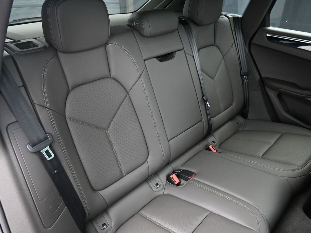 Certified 2026 Porsche Macan Turbo AWD/4WD image 28