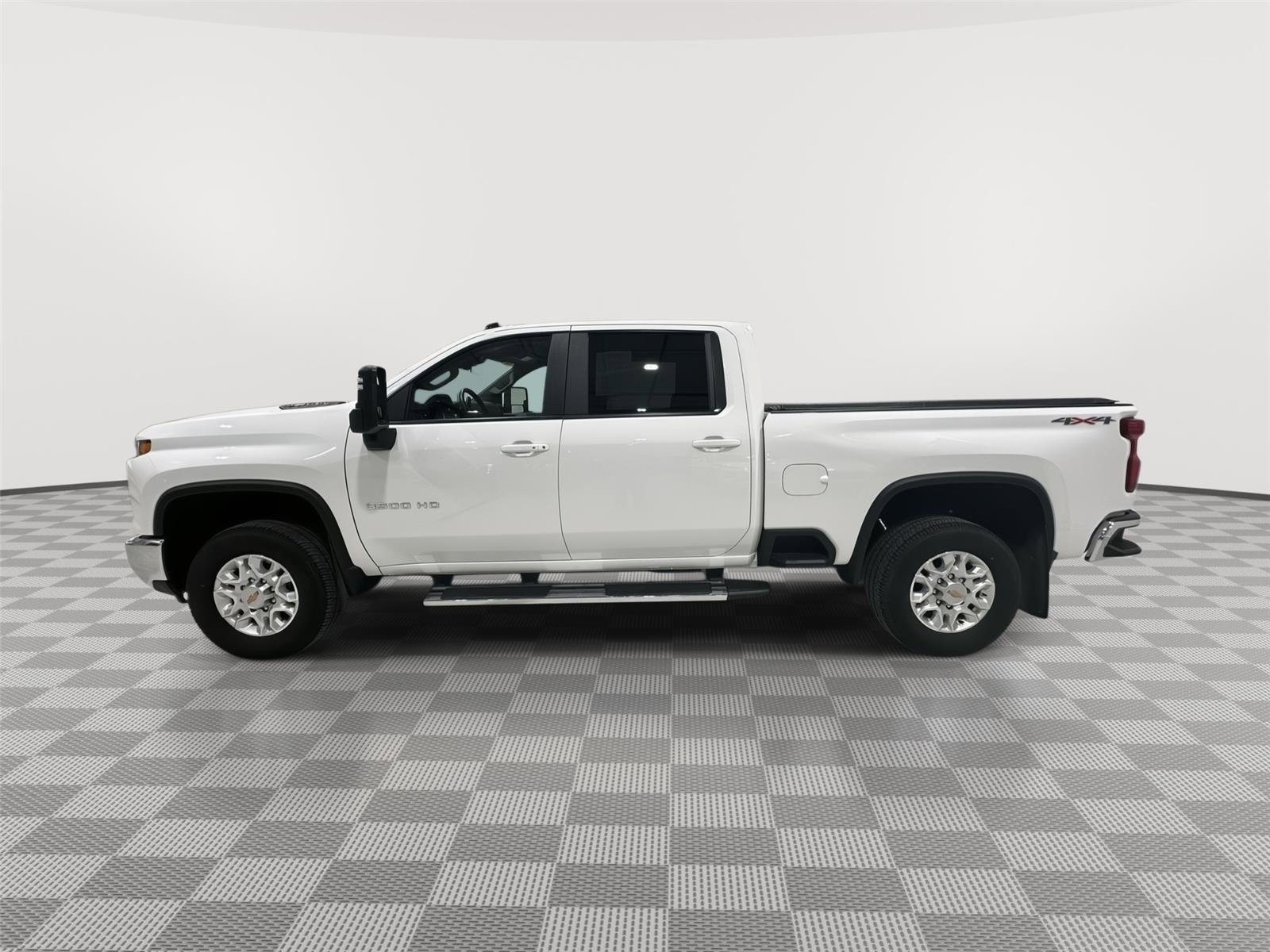 Used 2024 Chevrolet Silverado 3500 LT w/ Convenience Package image 2