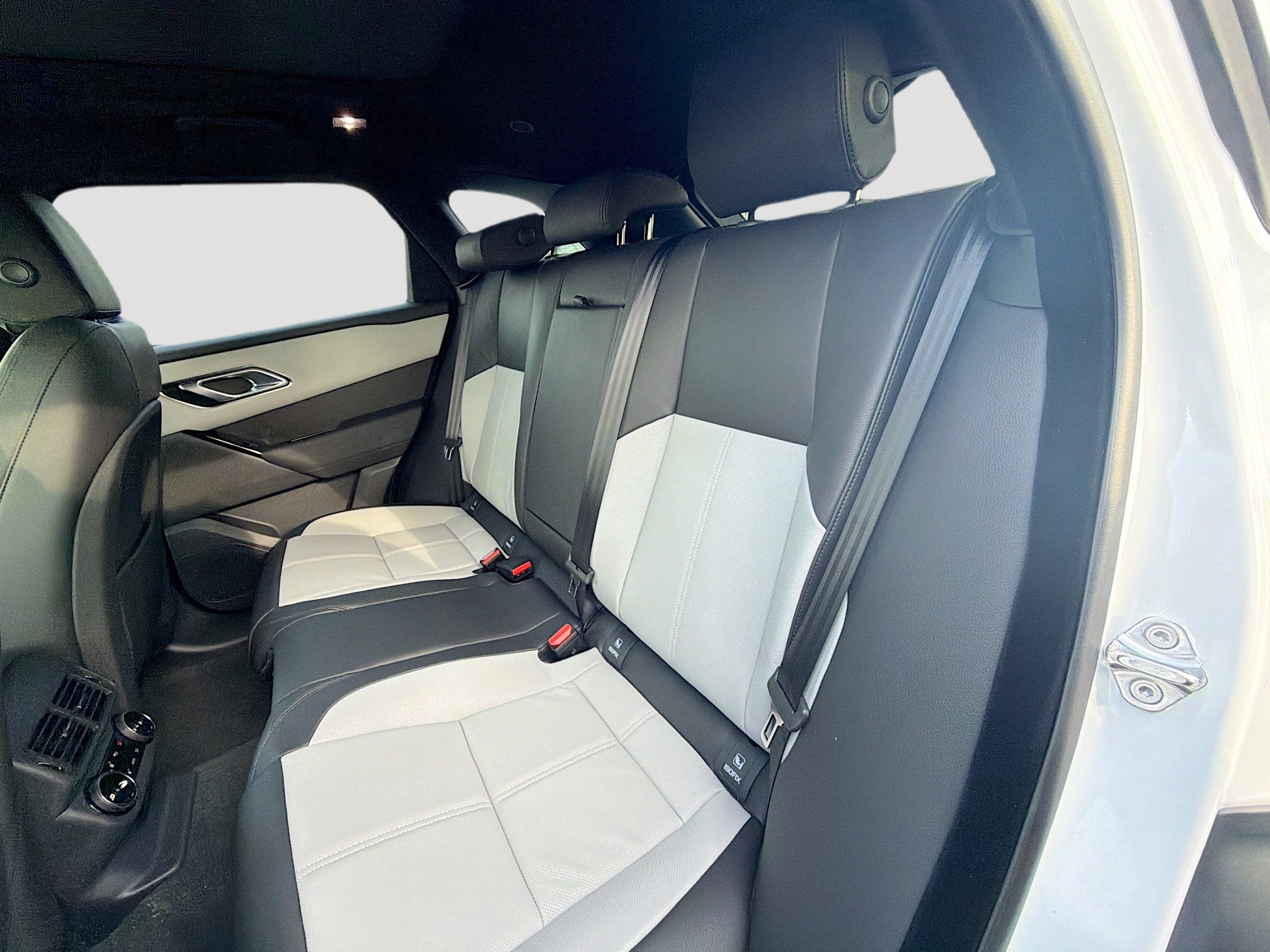 New 2026 Land Rover Range Rover Velar Dynamic SE image 21