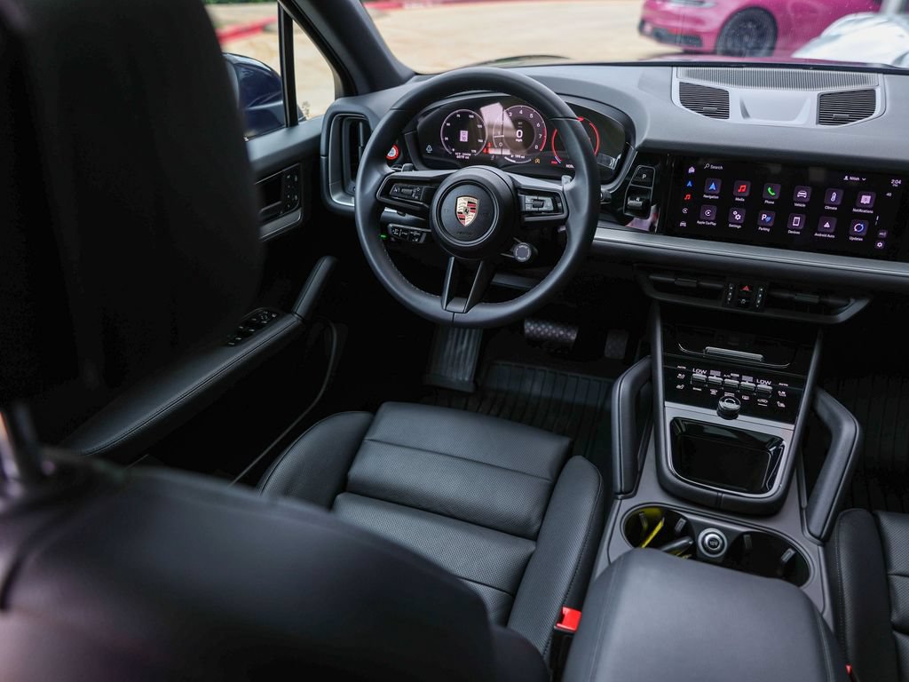 Certified 2025 Porsche Cayenne AWD/4WD image 32
