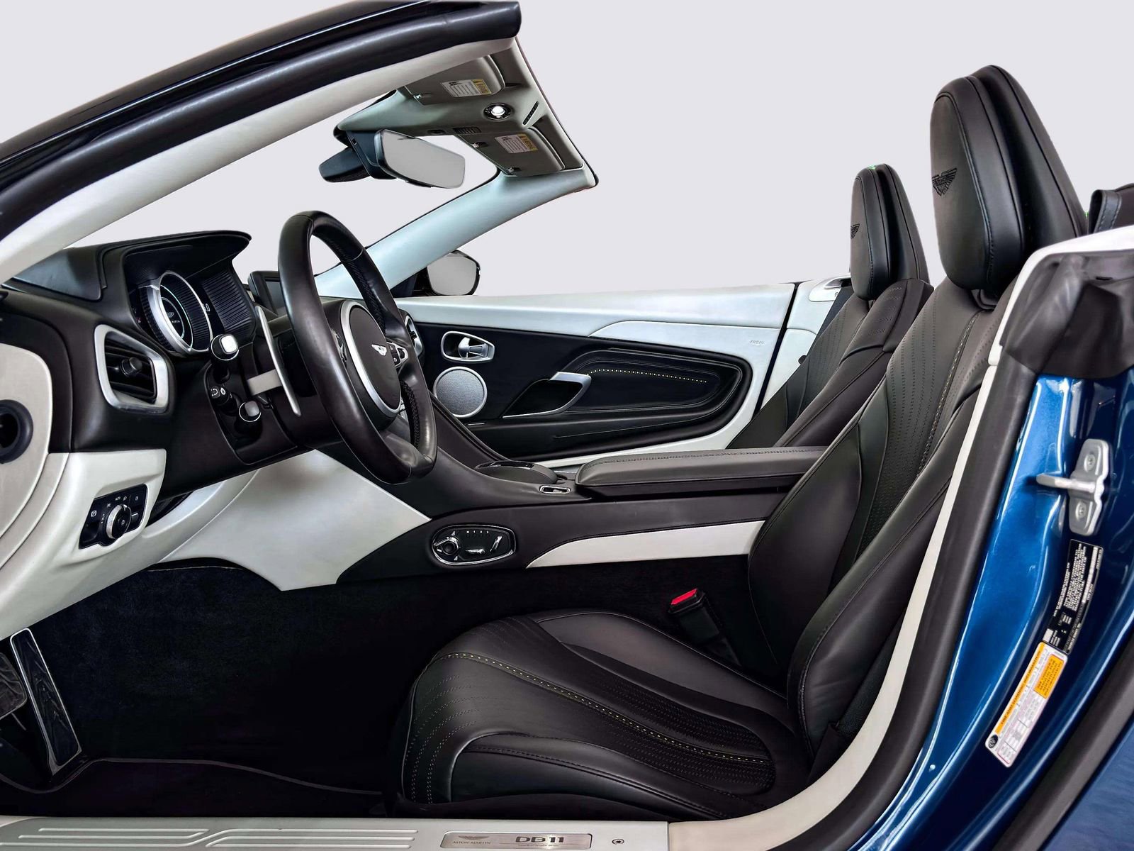 Used 2021 Aston Martin DB11 Volante image 14