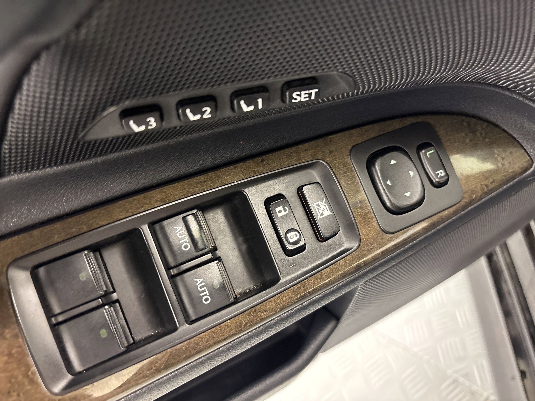 Used 2011 Lexus IS 350C w/ Luxury Pkg RWD image 12