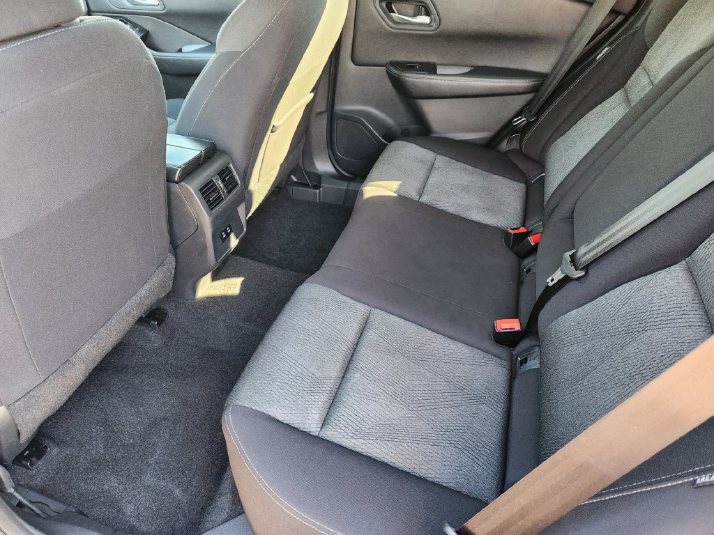 Used 2024 Nissan Rogue SV FWD image 23