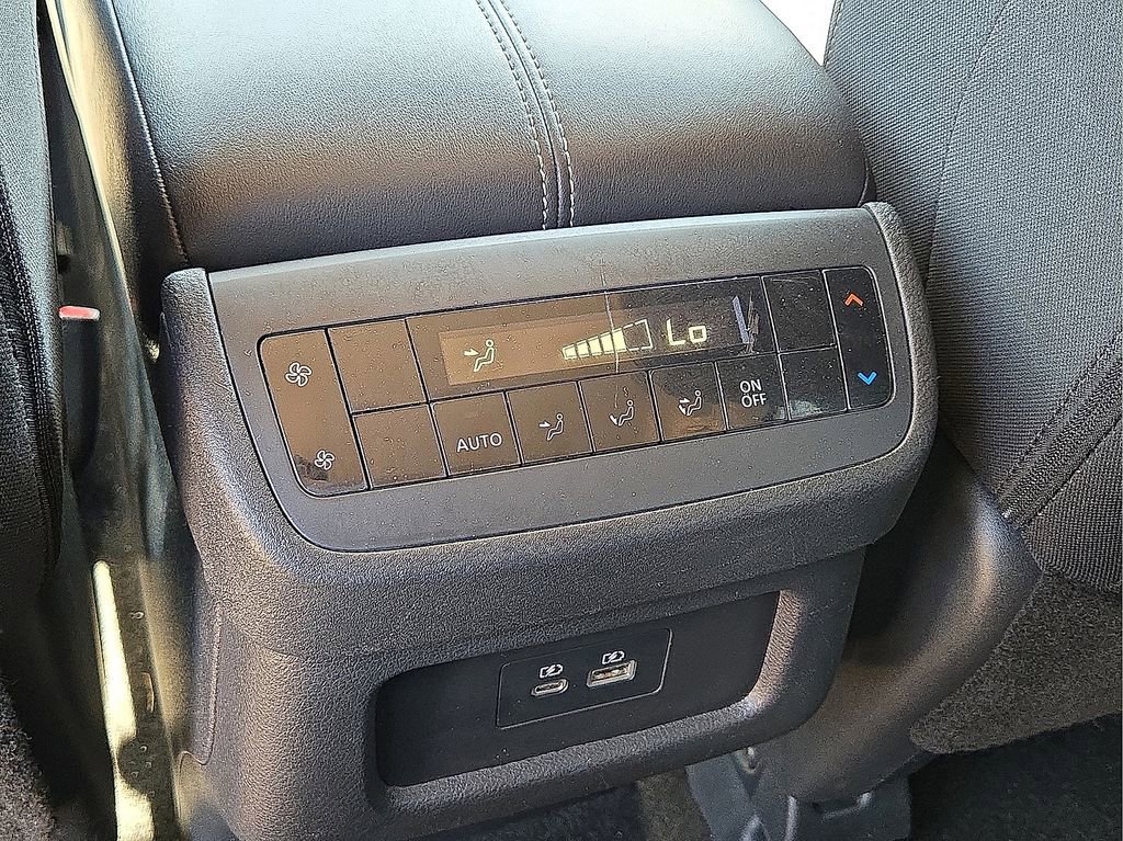 Used 2025 Nissan Pathfinder SV AWD/4WD image 16