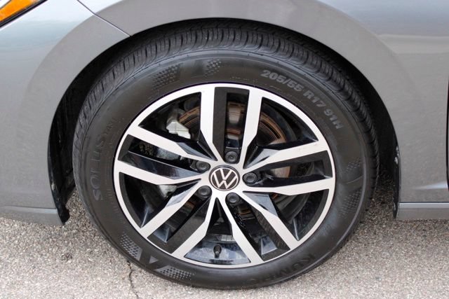 Used 2026 Volkswagen Jetta SE FWD image 11