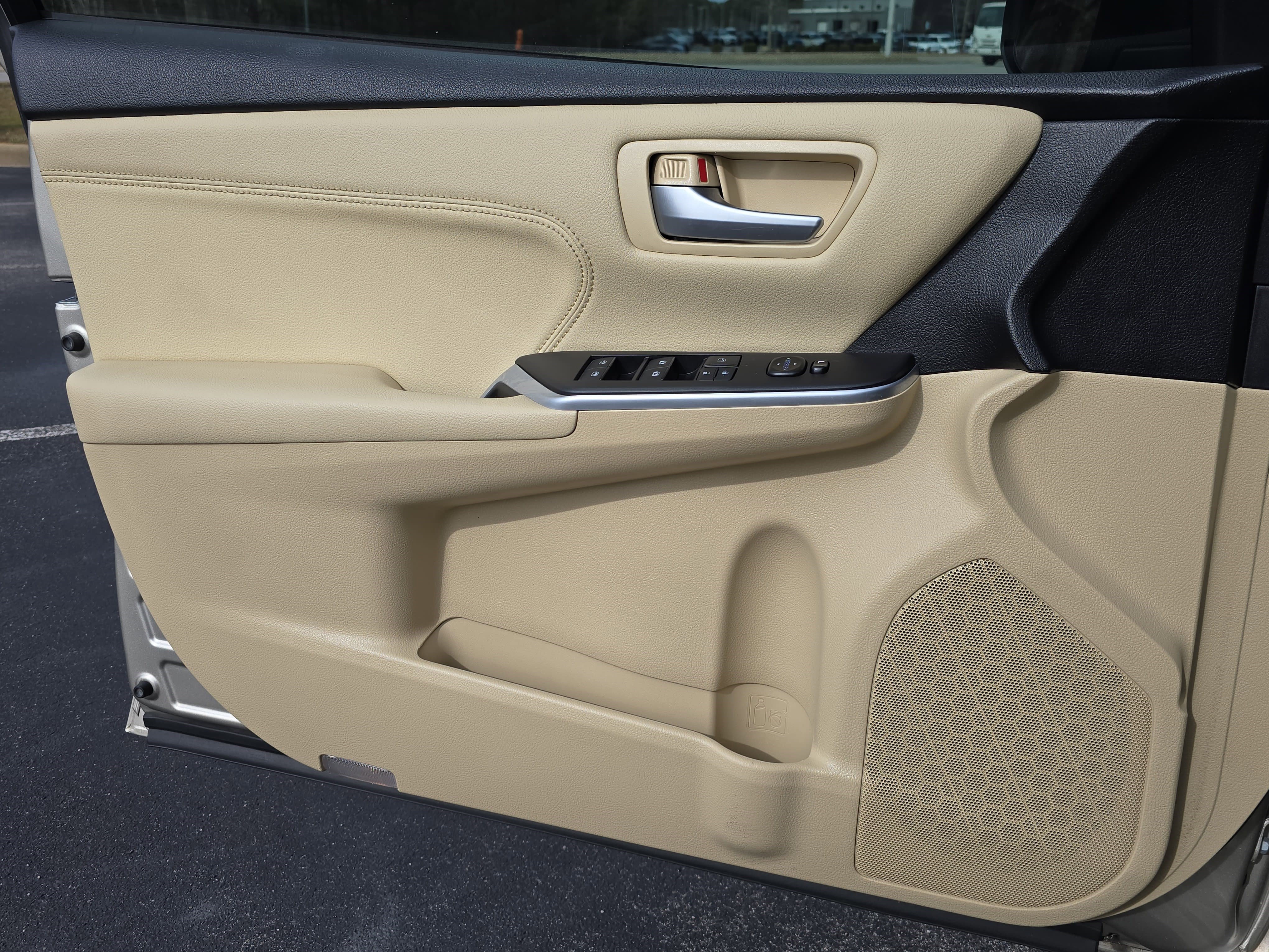 Used 2017 Toyota Camry XLE w/ Moonroof Package image 27